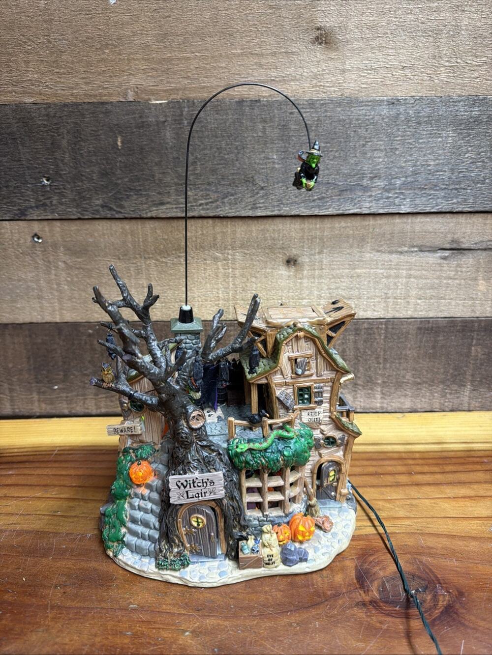 Lemax Halloween Spooky Town WITCH'S LAIR #45003